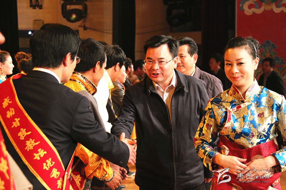 我州慶祝第三十個(gè)教師節(jié)表彰暨“園丁頌”文藝晚會