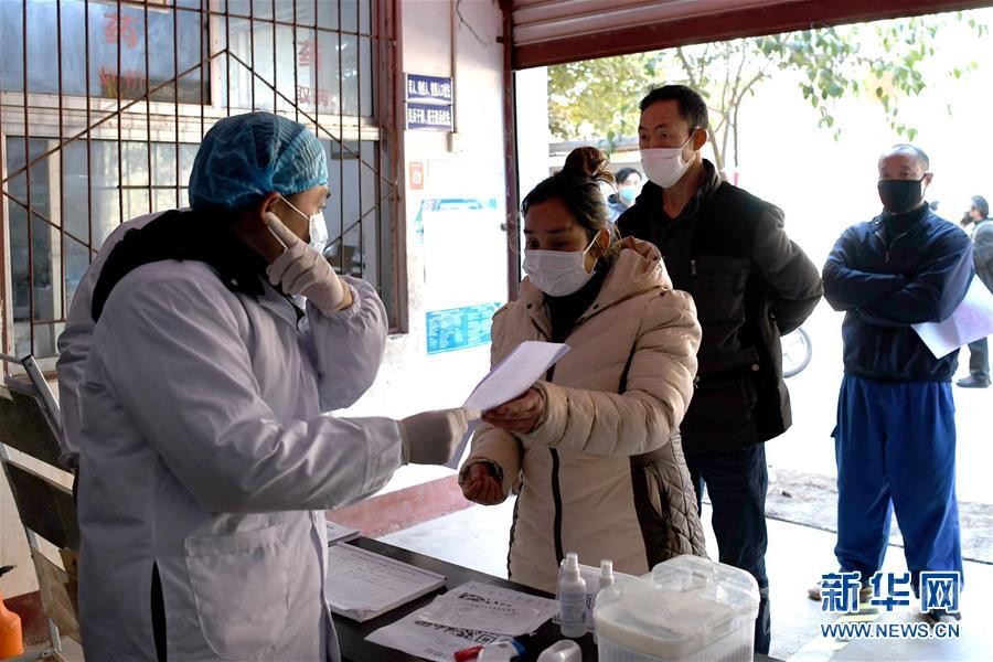 （抓好經(jīng)濟(jì)發(fā)展 應(yīng)對(duì)復(fù)雜局面·圖文互動(dòng)）（3）2500萬(wàn)農(nóng)民工如何安全返崗？——農(nóng)民工大省四川復(fù)工觀察