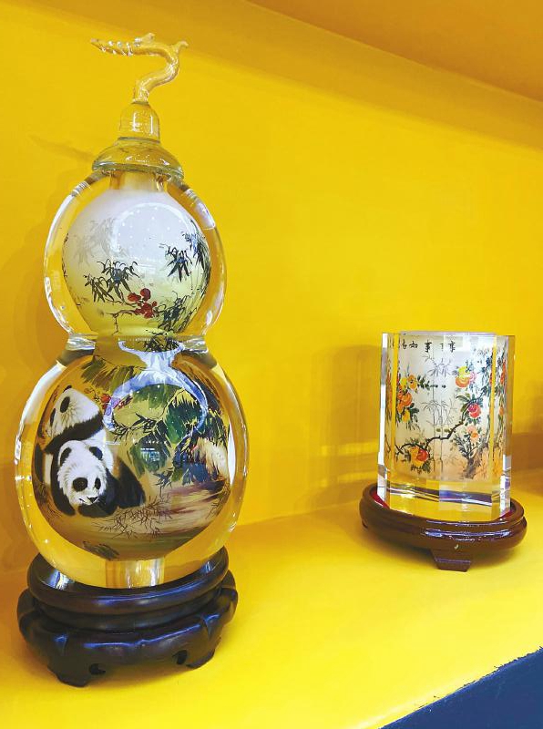 水晶內(nèi)畫唐卡.jpg 水晶內(nèi)畫唐卡.jpg