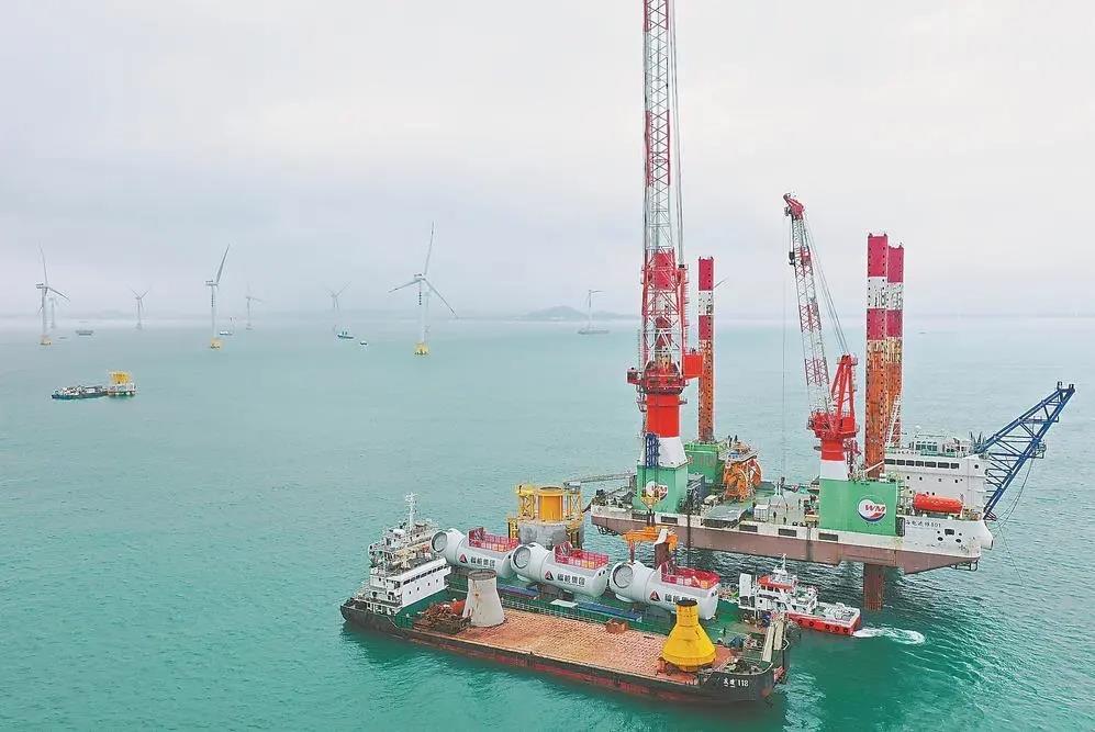 福能集團曾是“一煤獨大”的老國企，近年來積極轉(zhuǎn)型，布局新能源、新材料、醫(yī)療健康等領(lǐng)域。圖為福能集團三川海上風(fēng)電項目。（資料圖片）