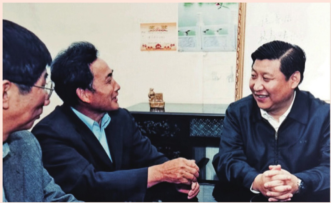 2003年4月24日，時(shí)任浙江省委書記習(xí)近平在浙江下姜村調(diào)研。