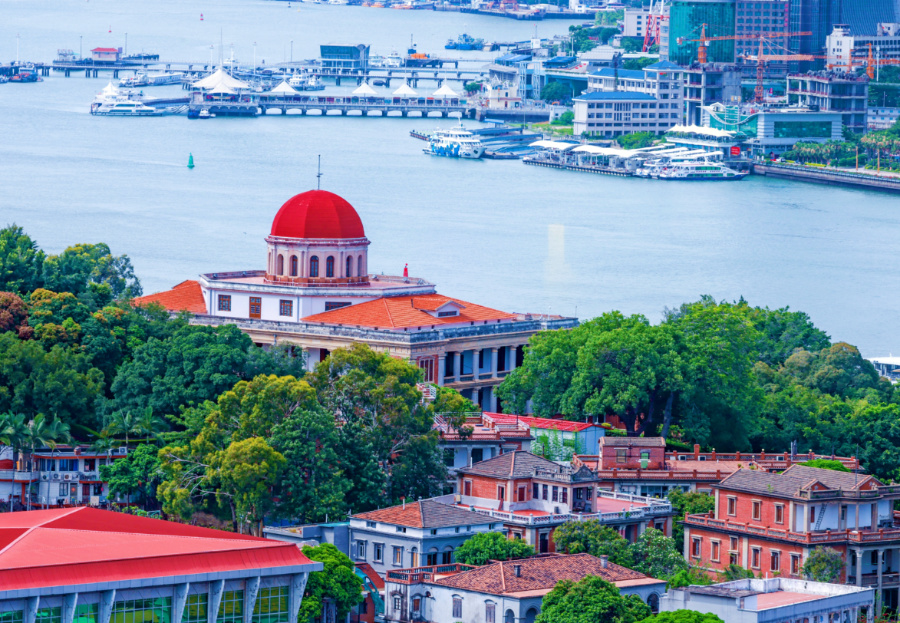 鼓浪嶼素有“萬國建筑博物館”的美譽(yù)，八卦樓作為全國重點(diǎn)文物保護(hù)單位，是鼓浪嶼世界文化遺產(chǎn)核心要素之一。楊勁堅(jiān) 攝